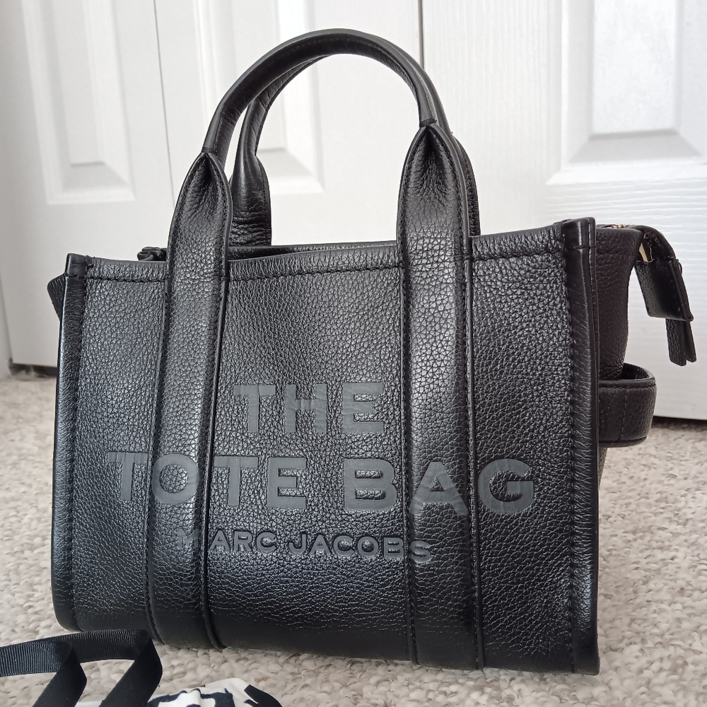 Just Showing ❤️ Marc Jacobs Small Black Leather "The Tote" Bag - Picture 4 of 16